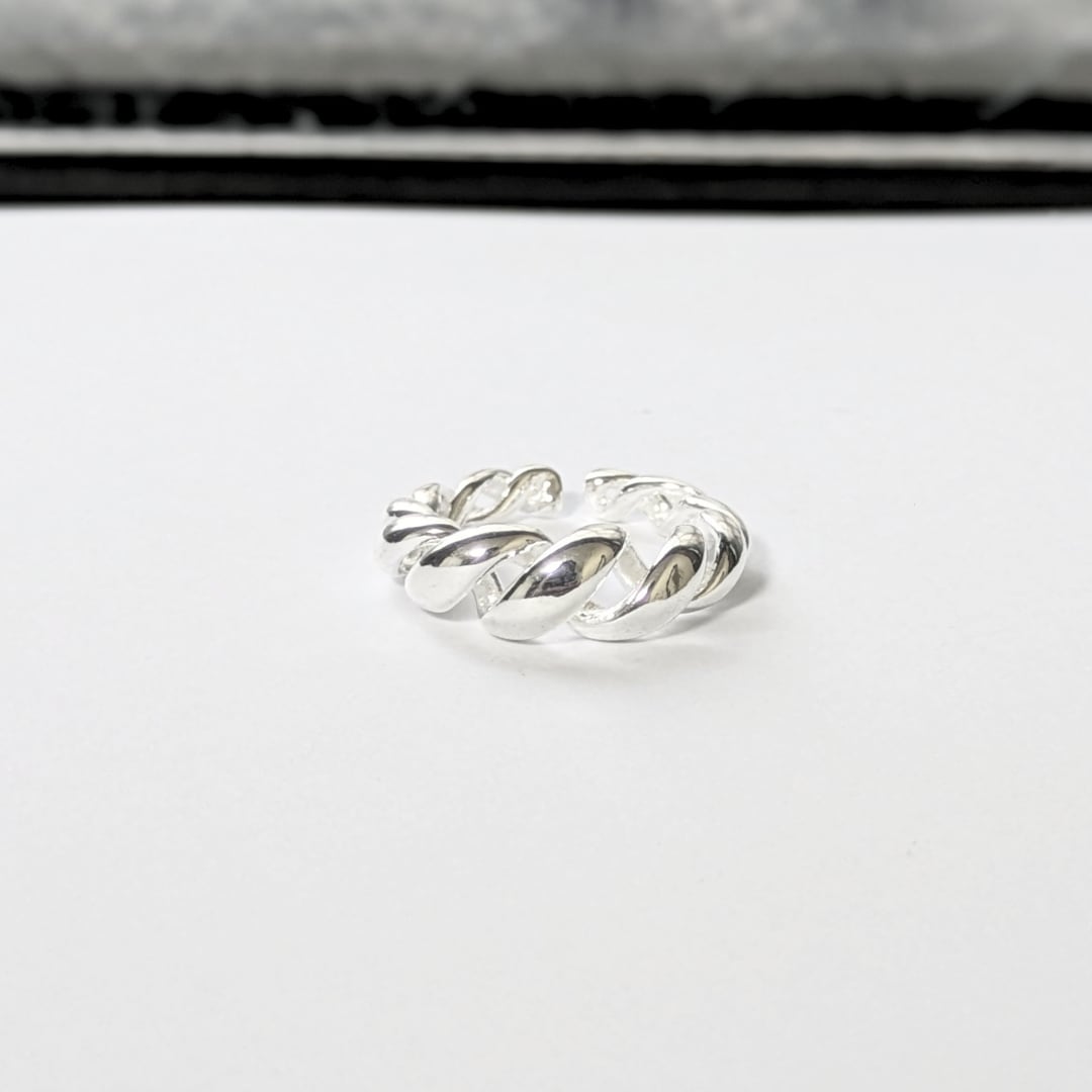 Twist Ring